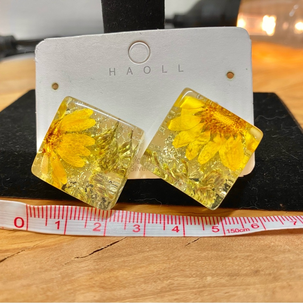 Yellow Floral Resin Earrings - Picture 4 of 4